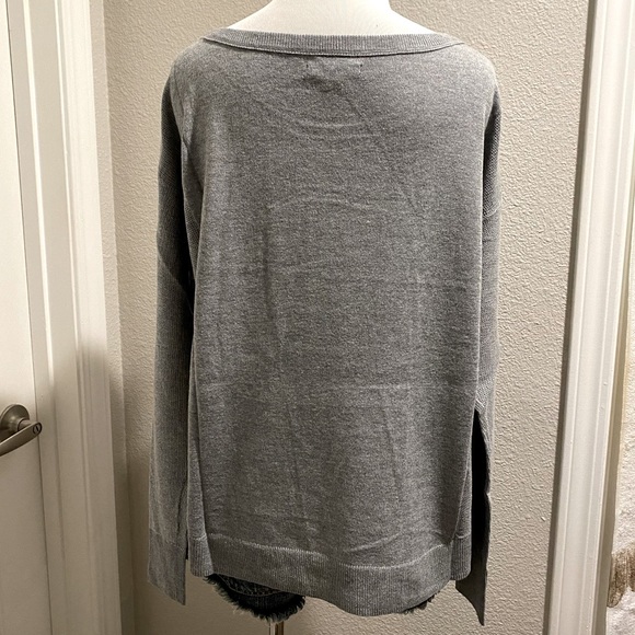 American Eagle Grey sweater - Picture 2 of 5